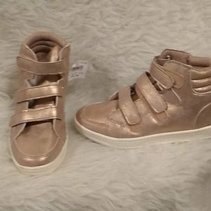 Sneakers/TRASH  sz 3 gold